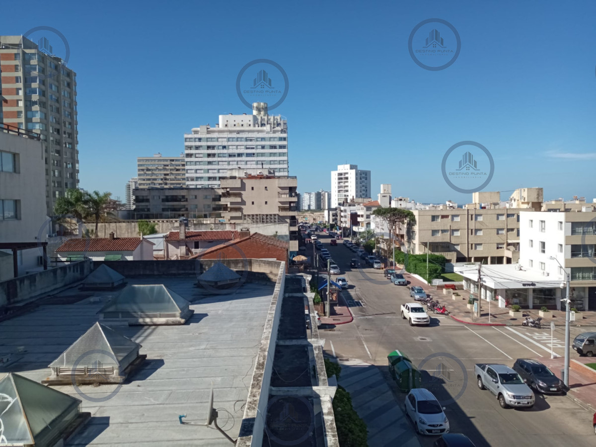 Apartamento ID.3068 - Apartamento de 3 Dormitorios en Playa Mansa, Punta del Este, en Venta