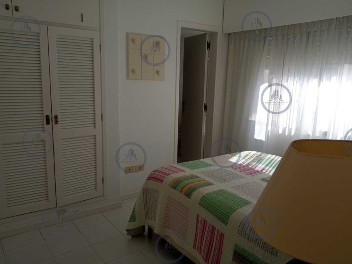 Apartamento ID.3068 - Apartamento de 3 Dormitorios en Playa Mansa, Punta del Este, en Venta