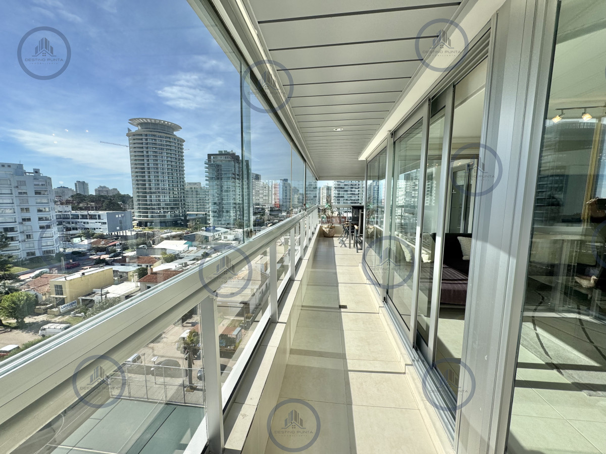 Apartamento ID.3067 - Excelente Apartamento de 3 Dormitorios a metros de Playa Mansa, en Venta