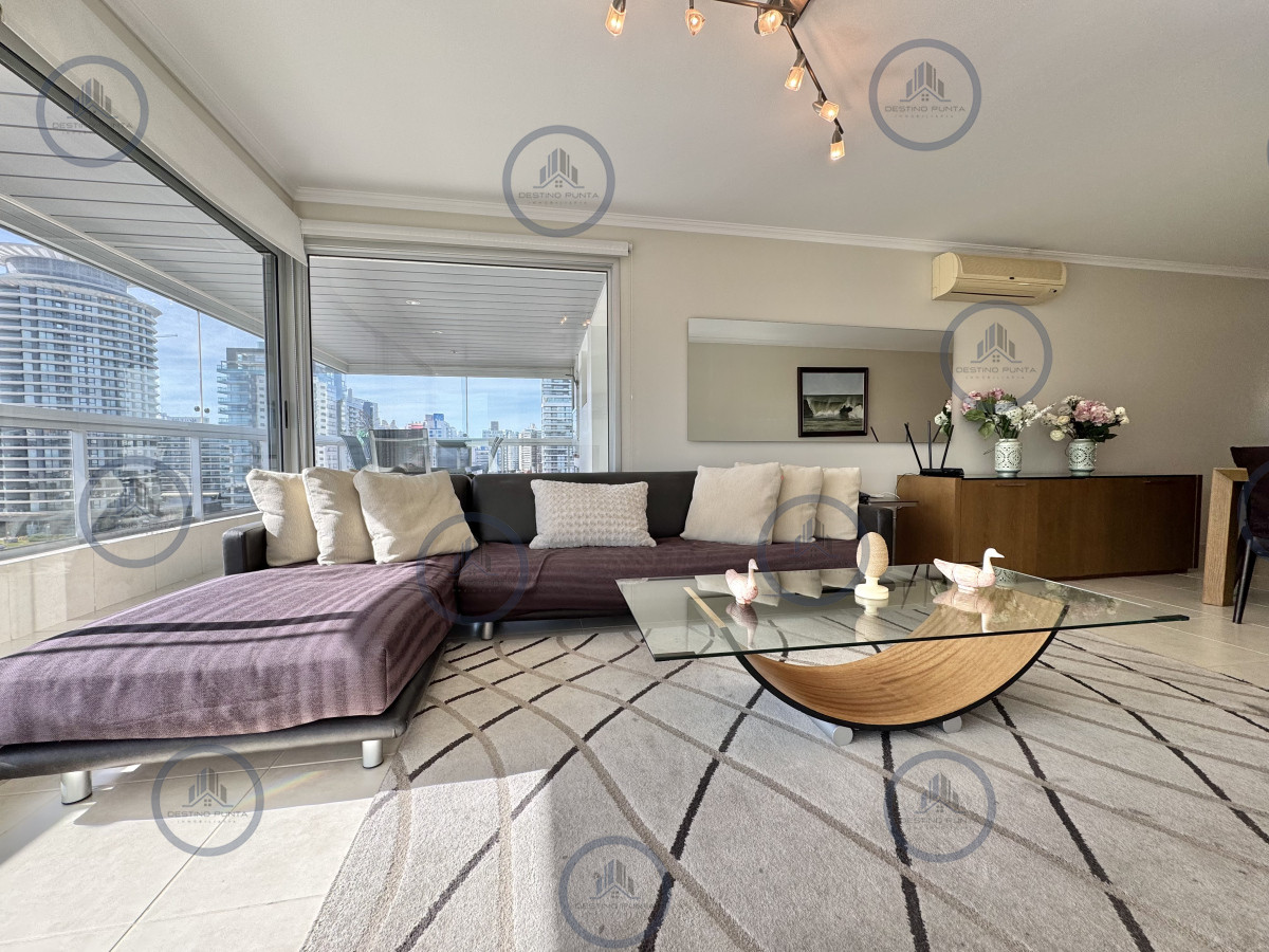 Apartamento ID.3067 - Excelente Apartamento de 3 Dormitorios a metros de Playa Mansa, en Venta