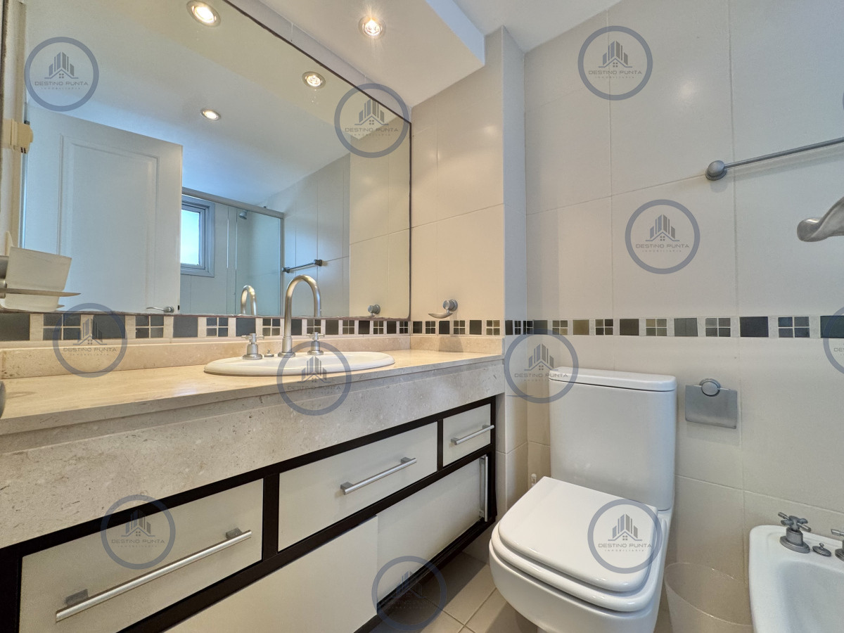 Apartamento ID.3067 - Excelente Apartamento de 3 Dormitorios a metros de Playa Mansa, en Venta