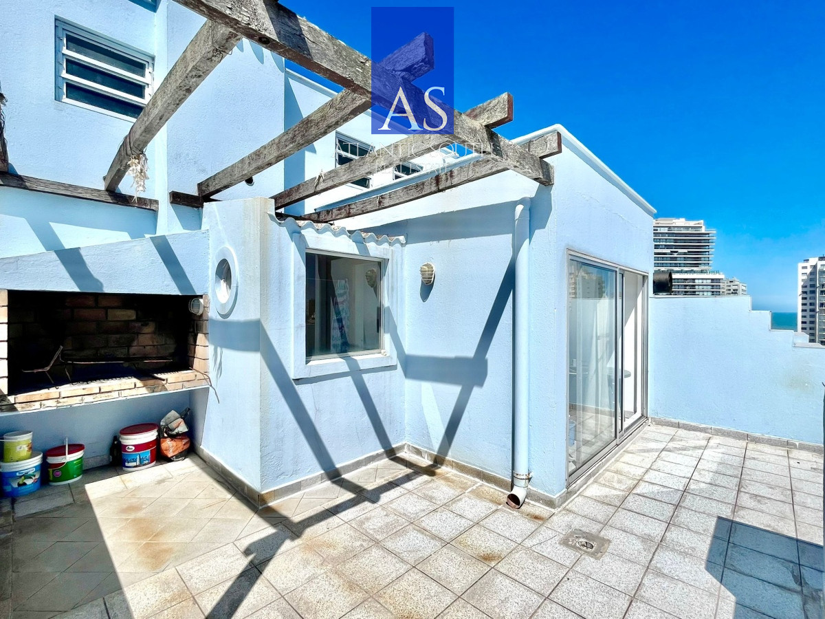 Apartamento ID.4128 - VENTA DE PENTHOUSE DE 2 DORMITRIOS VISTA AL MAR EN MANSA PUNTA DEL ESTE 
