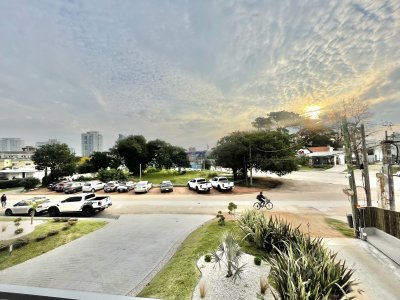Apartamento moderno 2 dormitorios terraza garage excelentes servicios alta rentabilidad Punta del Este