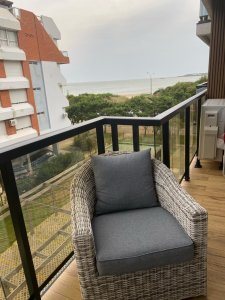 Apartamento con vista al mar a estrenar terraza cochera Playa Mansa Punta del Este