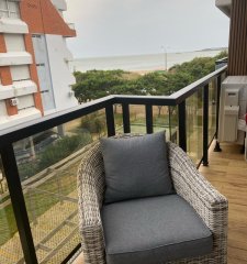 Apartamento con vista al mar a estrenar terraza cochera Playa Mansa Punta del Este