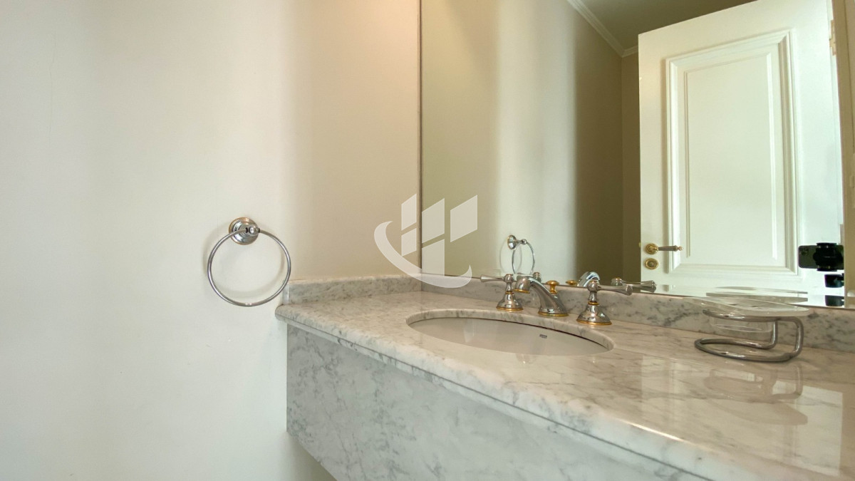 Apartamento ID.275 - Alquiler Apartamento, 3 dormitorios más dependencia , parada 5 de Playa Mansa, Punta del Este 