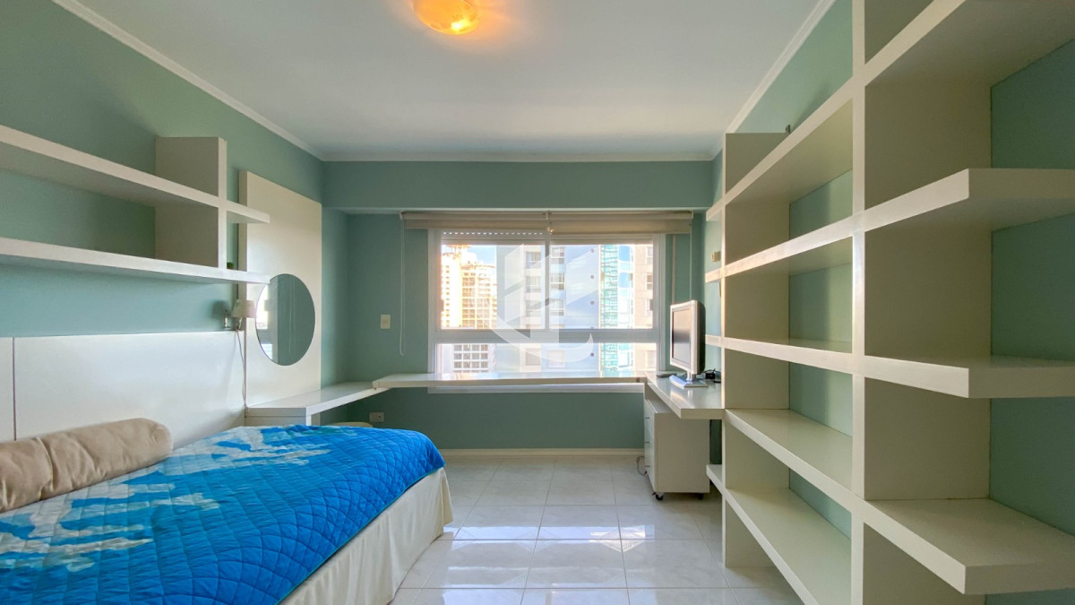 Apartamento ID.275 - Alquiler Apartamento, 3 dormitorios más dependencia , parada 5 de Playa Mansa, Punta del Este 