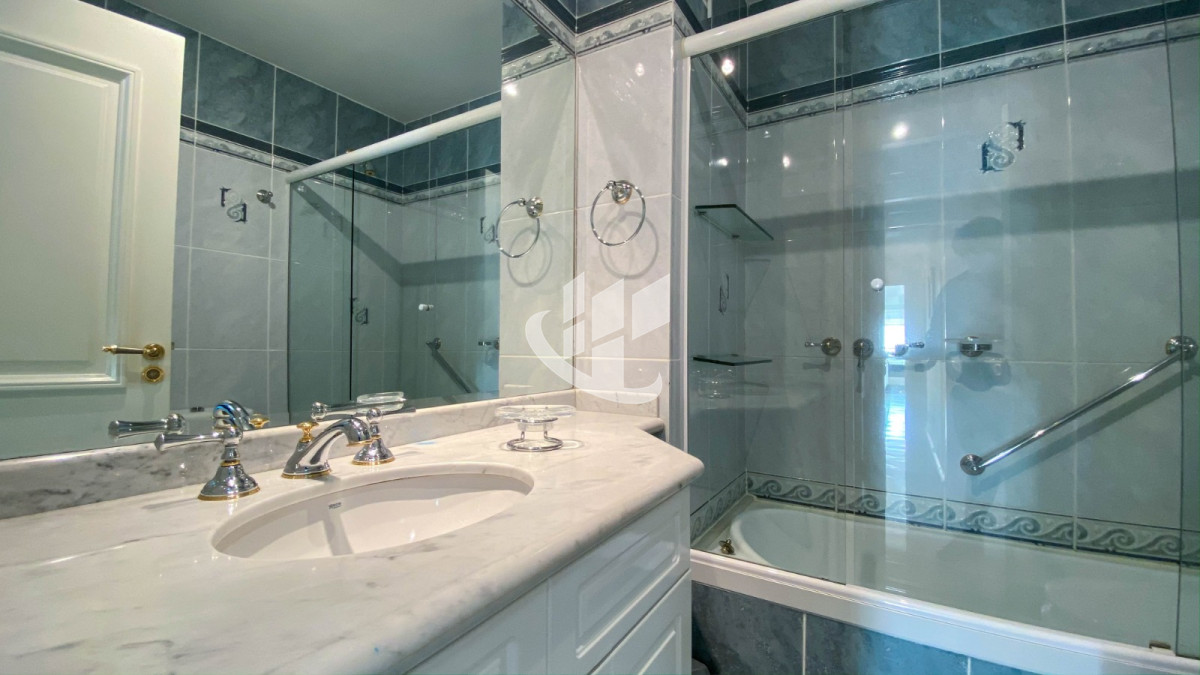 Apartamento ID.275 - Alquiler Apartamento, 3 dormitorios más dependencia , parada 5 de Playa Mansa, Punta del Este 