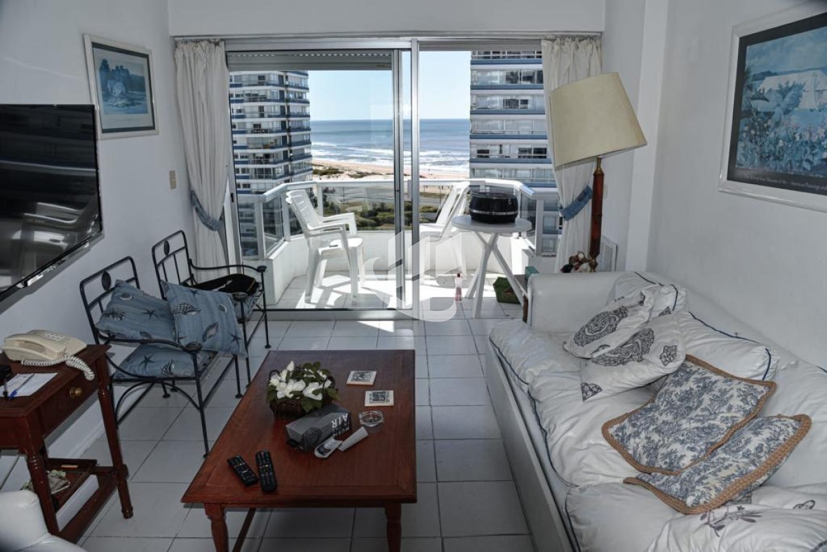 Apartamento ID.168 - En venta y alquiler apartamento de 3 dormitorios en Punta del Este