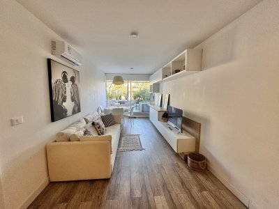 VENTA DE APARTAMENTO DE 1 DORMITORIO EN PENINSULA CON TERRAZA A PASOS DEL PUERTO