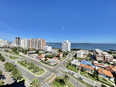 En venta apartamento de 2 dormitorios y 2 baños, playa mansa 