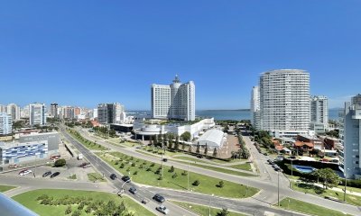 VENTA DE APARTAMENTO DE 3 SUITES CON PARRILLERO PROPIO EN MANSA PUNTA DEL ESTE