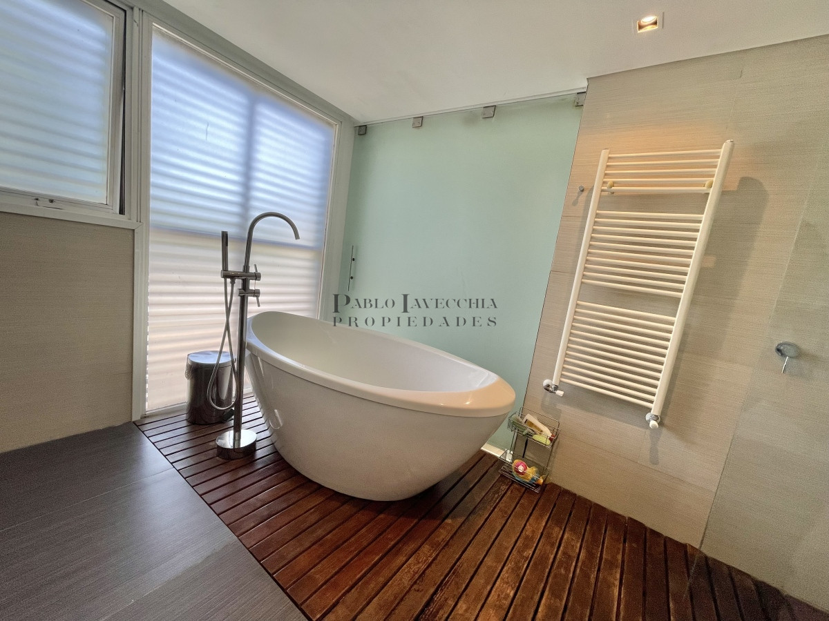 Casa ID.359 - VENTA DE CASA DE 5 DORMITORIOS EN BARRIO PRIVADO LA ARBOLADA PUNTA DEL ESTE