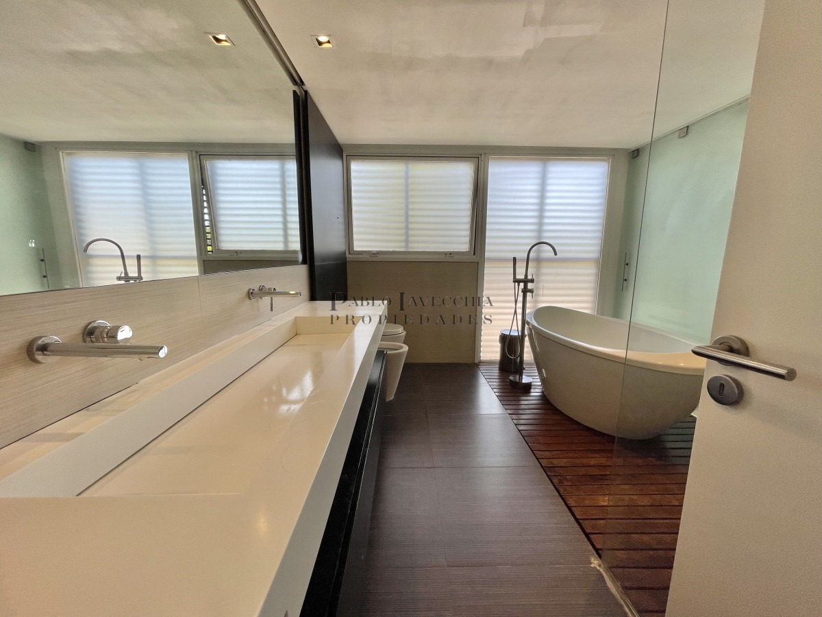 Casa ID.359 - VENTA DE CASA DE 5 DORMITORIOS EN BARRIO PRIVADO LA ARBOLADA PUNTA DEL ESTE