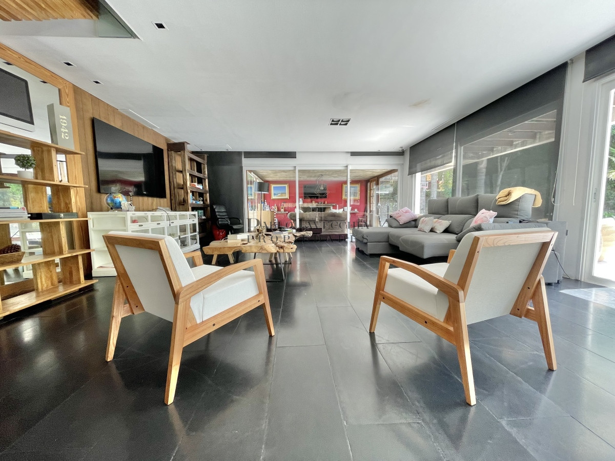 Casa ID.359 - VENTA DE CASA DE 5 DORMITORIOS EN BARRIO PRIVADO LA ARBOLADA PUNTA DEL ESTE