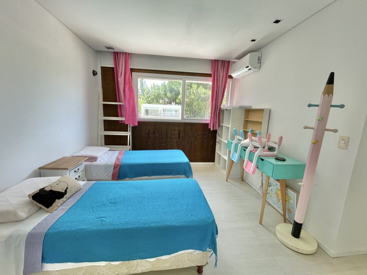 Casa ID.359 - VENTA DE CASA DE 5 DORMITORIOS EN BARRIO PRIVADO LA ARBOLADA PUNTA DEL ESTE