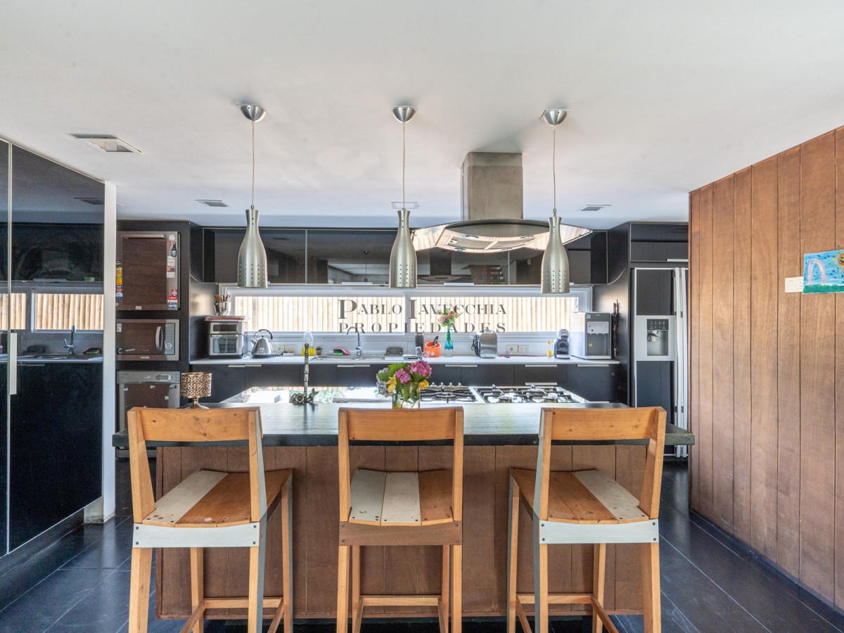 Casa ID.359 - VENTA DE CASA DE 5 DORMITORIOS EN BARRIO PRIVADO LA ARBOLADA PUNTA DEL ESTE