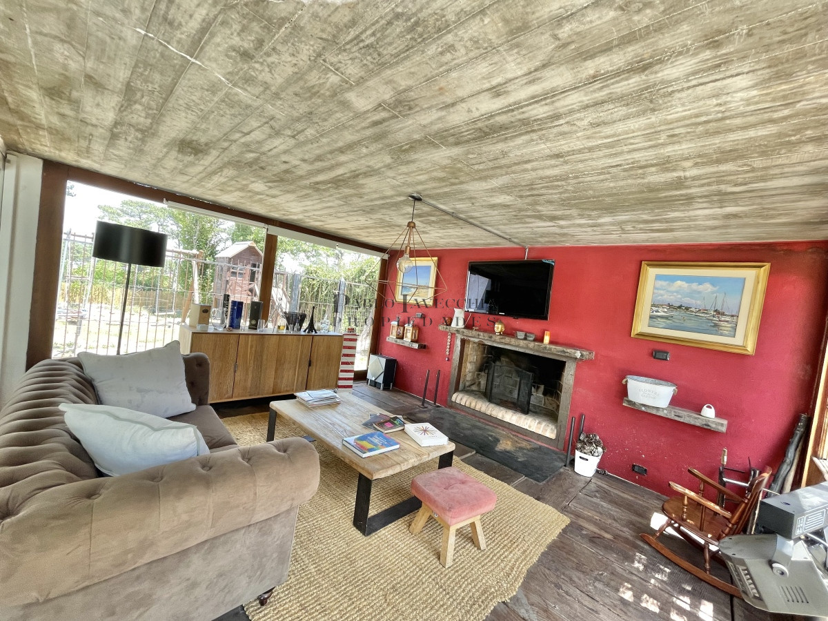 Casa ID.359 - VENTA DE CASA DE 5 DORMITORIOS EN BARRIO PRIVADO LA ARBOLADA PUNTA DEL ESTE