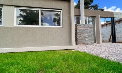 Venta de casa 2  dormitorios en Pinares, Punta Este