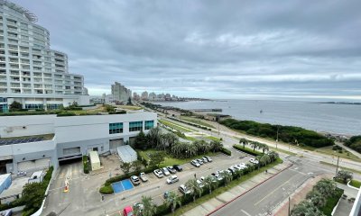 VENTA DE APARTAMENTO DE 1 DORMITORIO EN PISO ALTO CON VISTA AL MAR