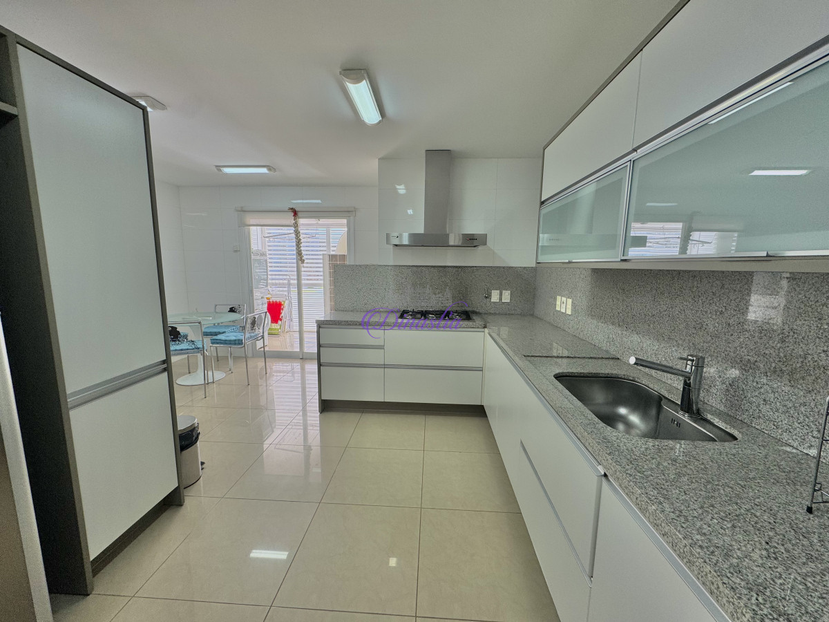 Apartamento ID.608 - VENTA Y ALQUILER DE 3 SUITES + DEPENDENCIA EN PLAYA  MANSA 