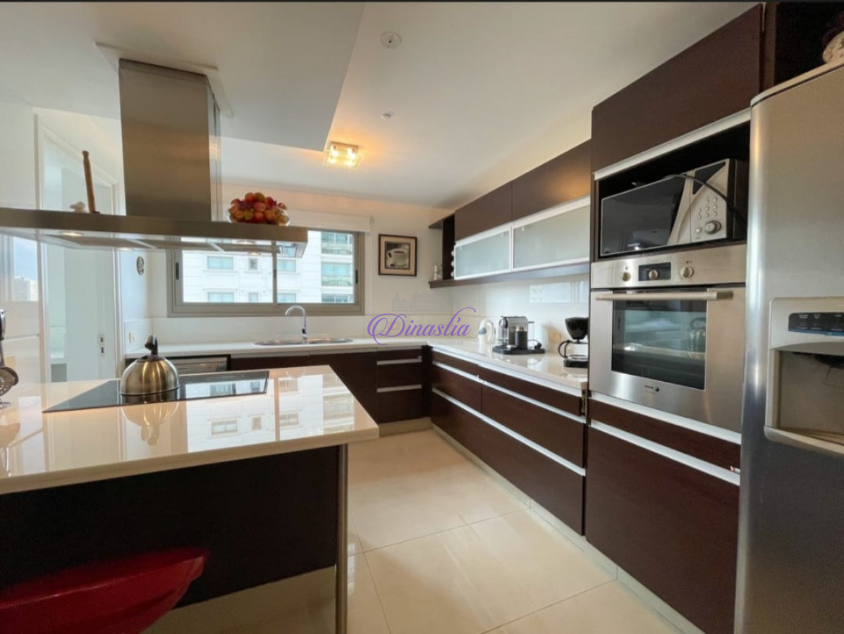 Apartamento ID.496 - Apartamento de 3 dormitorios y dependencia frente al mar en Brava