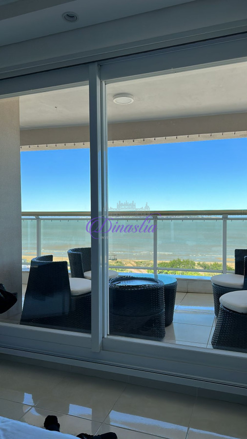 Apartamento ID.543 - VENTA DE APARTAMENTO 3 DORMITORIOS FRENTE AL MAR 