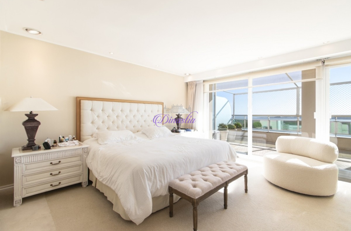 Apartamento ID.572 - PENTHOUSE EN VENTA DE 5 DORMITORIOS EN EDIFICIO PRIMERA LINEA PUNTA DEL ESTE