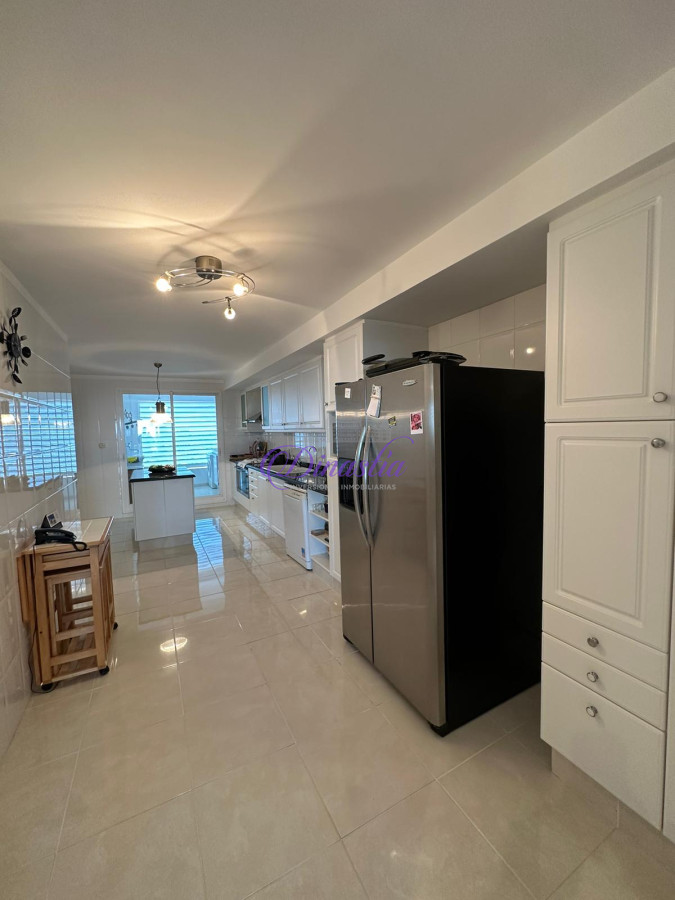 Apartamento ID.546 - VENTA FRENTE AL MAR PARADA 16  TORRE DE CATEGORIA !!!!