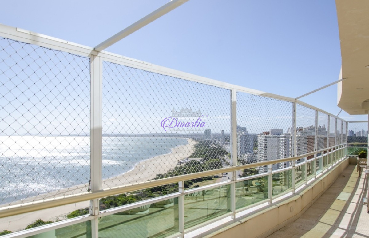 Apartamento ID.572 - PENTHOUSE EN VENTA DE 5 DORMITORIOS EN EDIFICIO PRIMERA LINEA PUNTA DEL ESTE