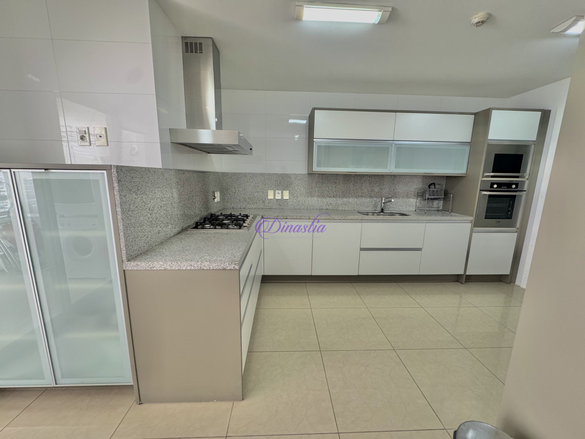 Apartamento ID.608 - VENTA Y ALQUILER DE 3 SUITES + DEPENDENCIA EN PLAYA  MANSA 