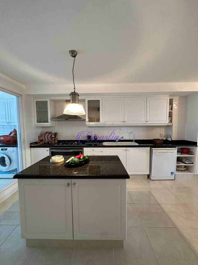 Apartamento ID.546 - VENTA FRENTE AL MAR PARADA 16  TORRE DE CATEGORIA !!!!