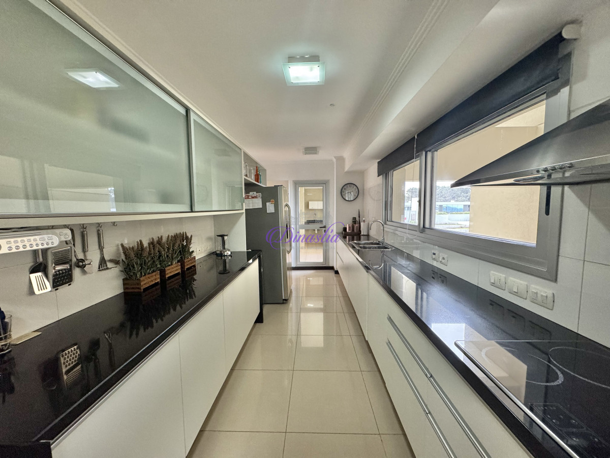 Apartamento ID.621 -  VENTA DE APARTAMENTO DE 3 SUITES + DEPENDENCIA 