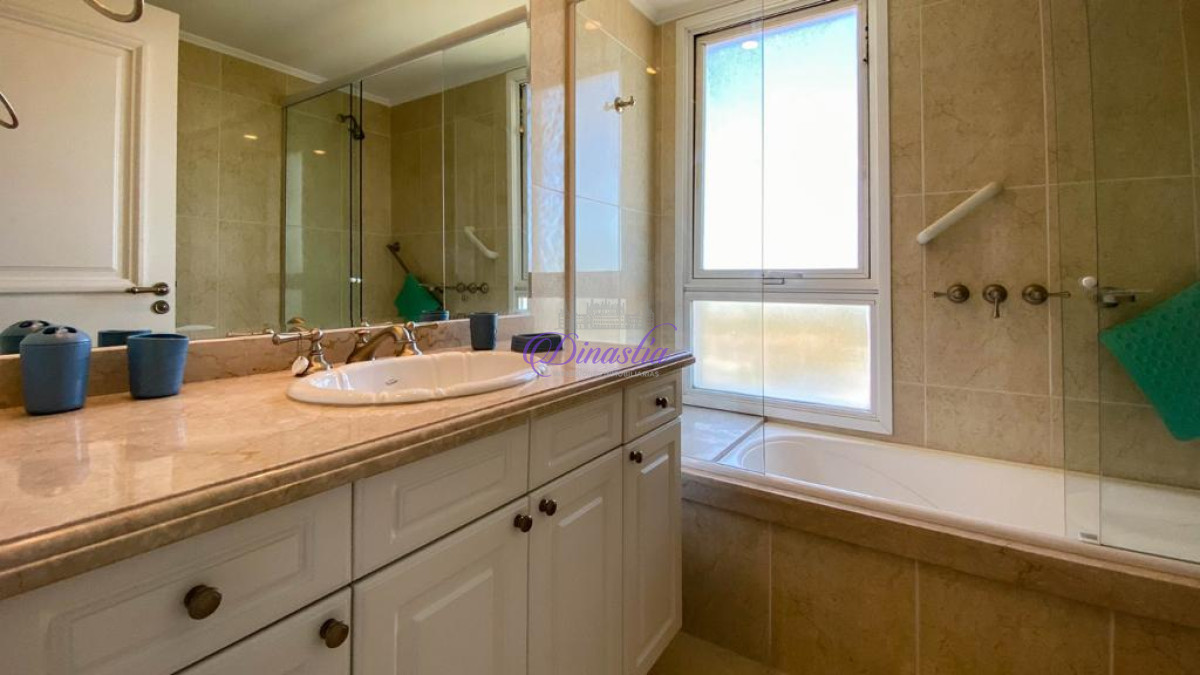 Apartamento ID.547 - VENTA DE APARTAMENTO DE 3 Y DEPENDENCIA EN EDIFICIO LE JARDIN PUNTA DEL ESTE