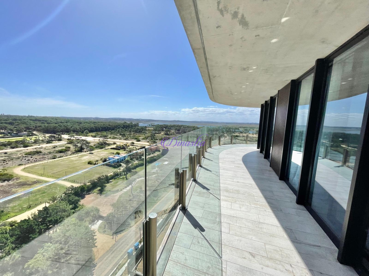 Apartamento ID.606 - SURFSIDE PUNTA DEL ESTE VENTA DE APARTAMENTO DE 1 DORMITORIO PLAYA BRAVA