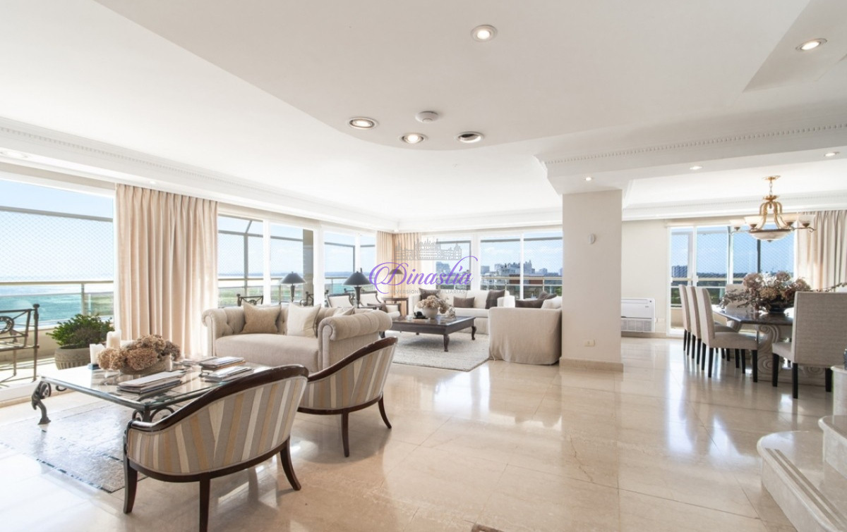 Apartamento ID.572 - PENTHOUSE EN VENTA DE 5 DORMITORIOS EN EDIFICIO PRIMERA LINEA PUNTA DEL ESTE