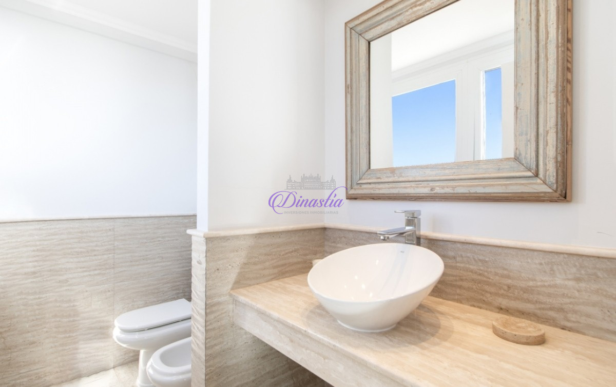 Apartamento ID.572 - PENTHOUSE EN VENTA DE 5 DORMITORIOS EN EDIFICIO PRIMERA LINEA PUNTA DEL ESTE