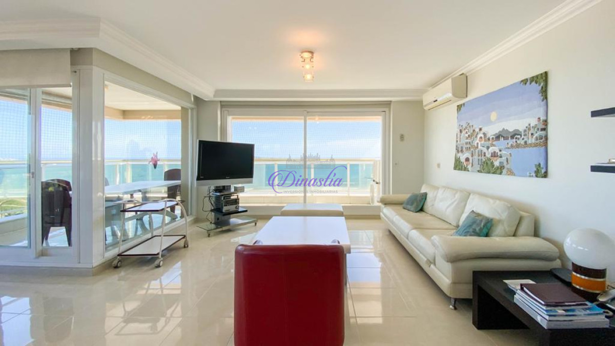 Apartamento ID.547 - VENTA DE APARTAMENTO DE 3 Y DEPENDENCIA EN EDIFICIO LE JARDIN PUNTA DEL ESTE