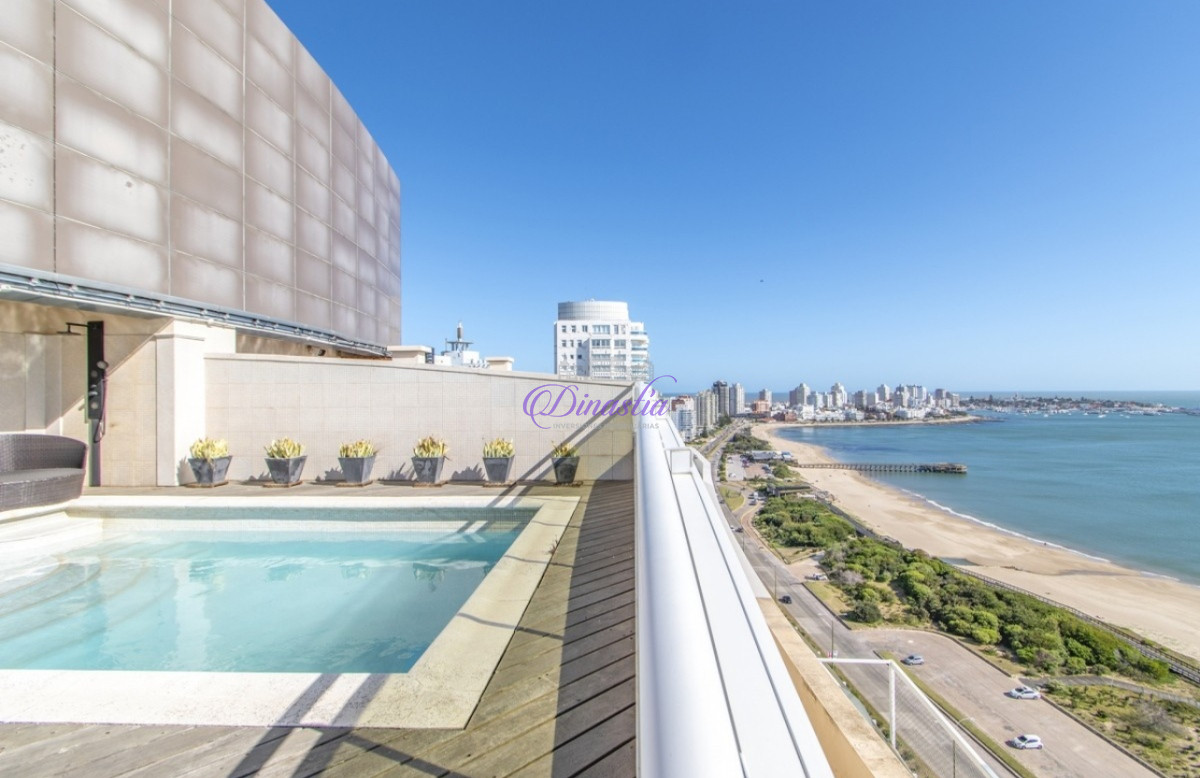 Apartamento ID.572 - PENTHOUSE EN VENTA DE 5 DORMITORIOS EN EDIFICIO PRIMERA LINEA PUNTA DEL ESTE