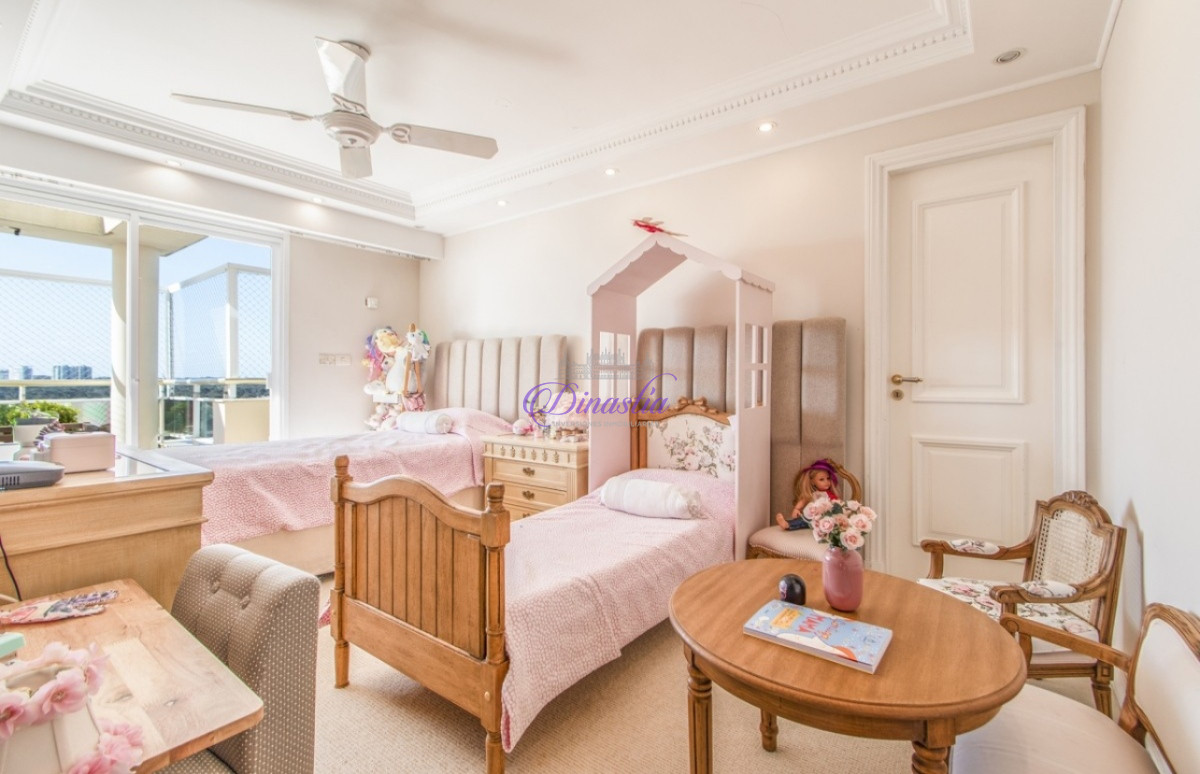 Apartamento ID.572 - PENTHOUSE EN VENTA DE 5 DORMITORIOS EN EDIFICIO PRIMERA LINEA PUNTA DEL ESTE