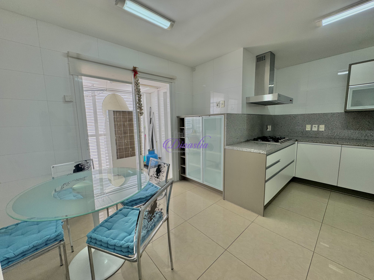 Apartamento ID.608 - VENTA Y ALQUILER DE 3 SUITES + DEPENDENCIA EN PLAYA  MANSA 