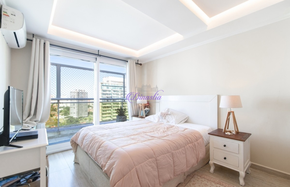 Apartamento ID.572 - PENTHOUSE EN VENTA DE 5 DORMITORIOS EN EDIFICIO PRIMERA LINEA PUNTA DEL ESTE