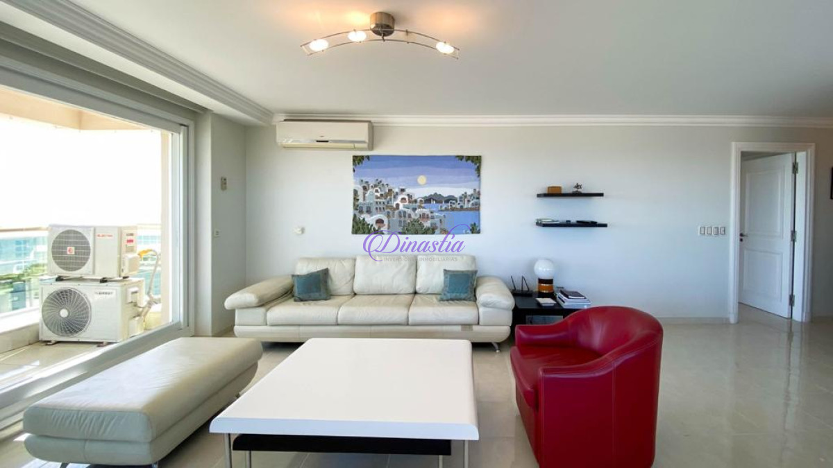 Apartamento ID.547 - VENTA DE APARTAMENTO DE 3 Y DEPENDENCIA EN EDIFICIO LE JARDIN PUNTA DEL ESTE
