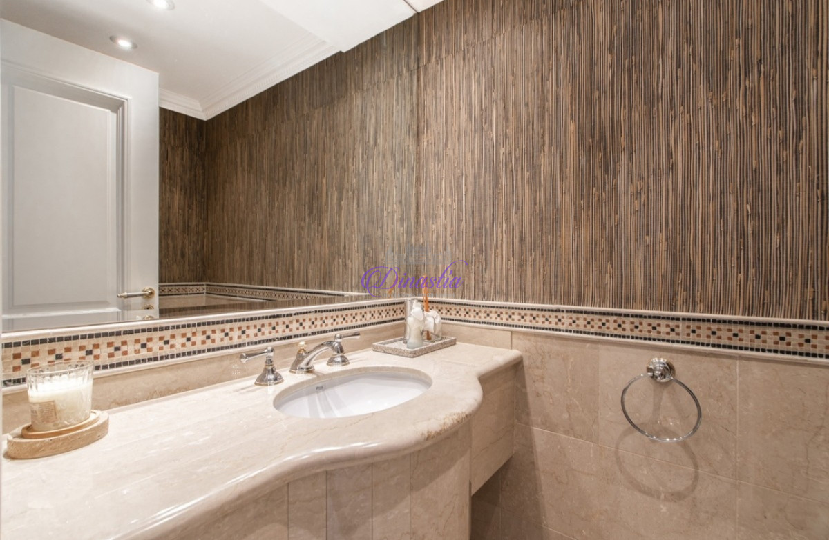 Apartamento ID.572 - PENTHOUSE EN VENTA DE 5 DORMITORIOS EN EDIFICIO PRIMERA LINEA PUNTA DEL ESTE