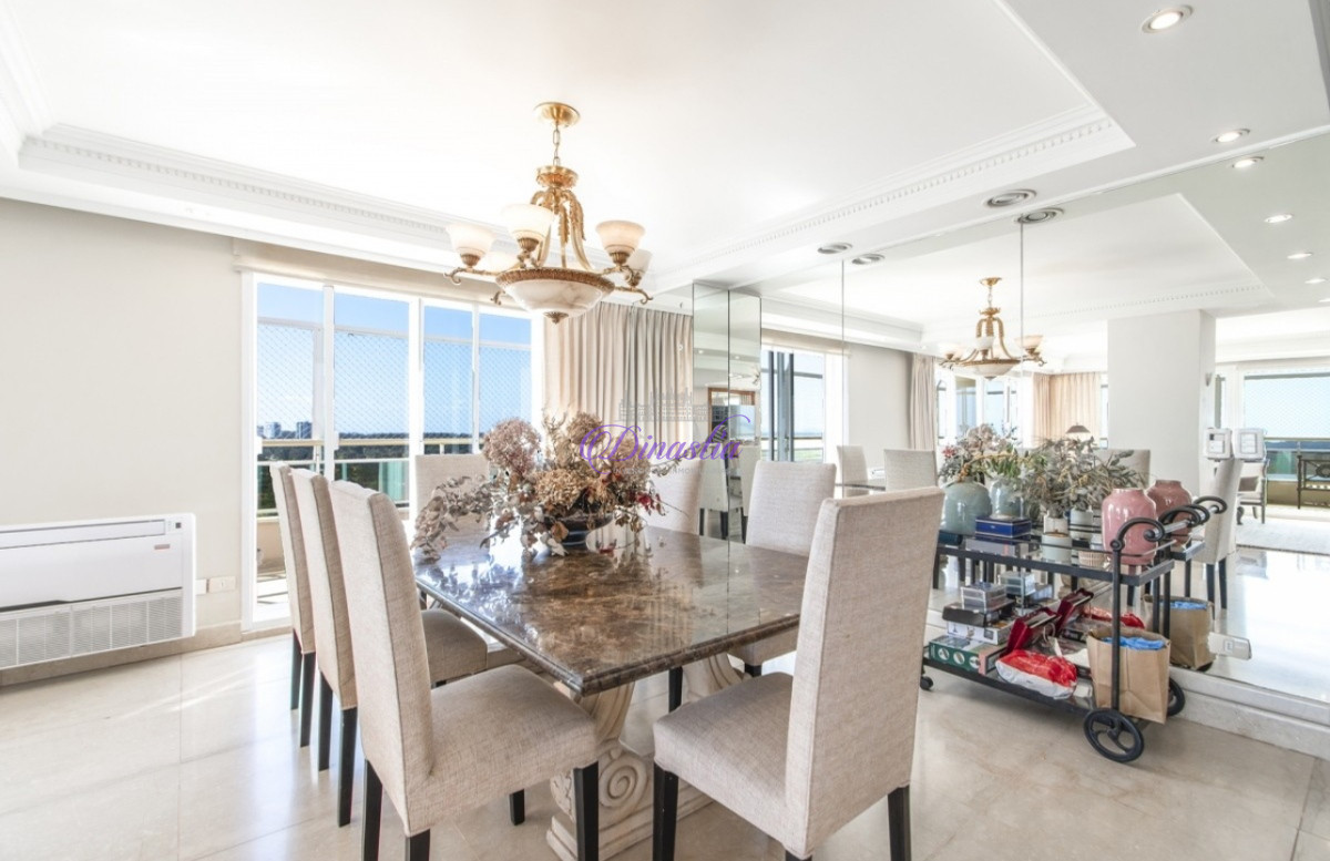 Apartamento ID.572 - PENTHOUSE EN VENTA DE 5 DORMITORIOS EN EDIFICIO PRIMERA LINEA PUNTA DEL ESTE