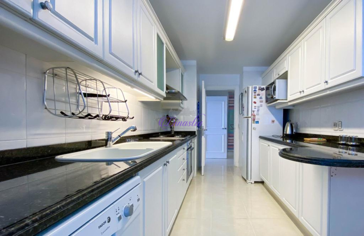 Apartamento ID.547 - VENTA DE APARTAMENTO DE 3 Y DEPENDENCIA EN EDIFICIO LE JARDIN PUNTA DEL ESTE