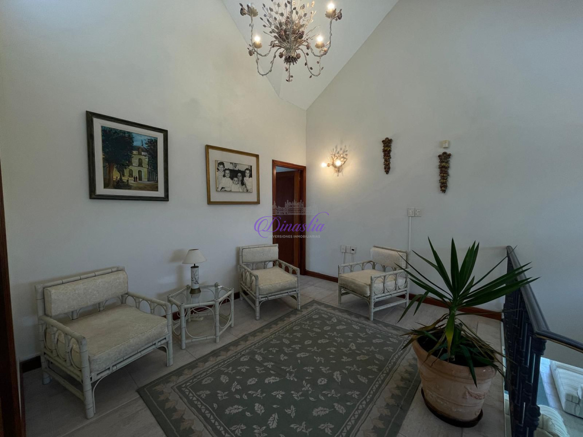 Casa ID.582 - VENTA DE ESPECTACULAR CASA EN ZONA MANSA 