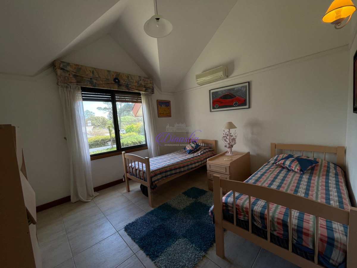 Casa ID.582 - VENTA DE ESPECTACULAR CASA EN ZONA MANSA 