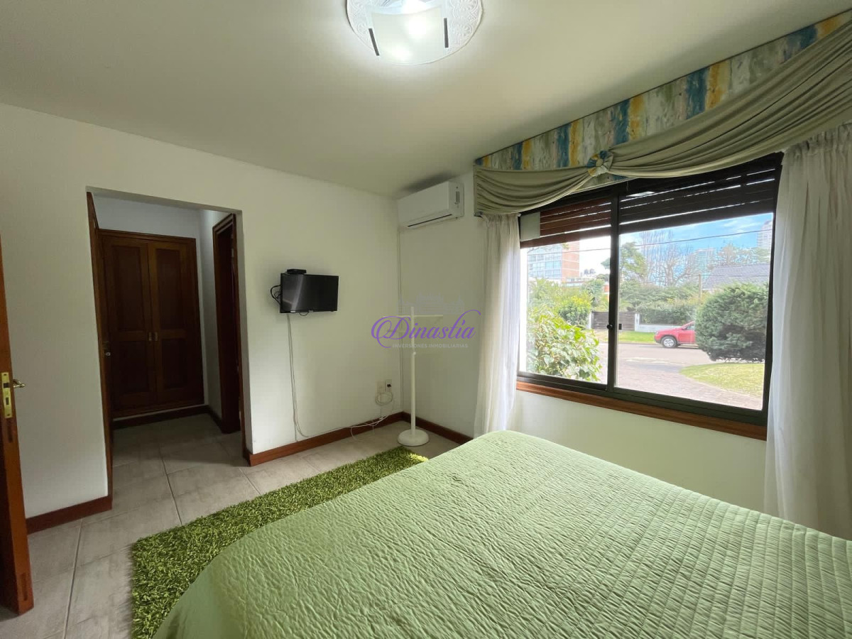 Casa ID.582 - VENTA DE ESPECTACULAR CASA EN ZONA MANSA 