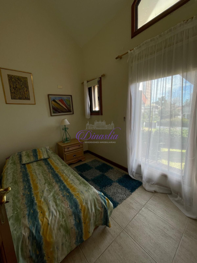 Casa ID.582 - VENTA DE ESPECTACULAR CASA EN ZONA MANSA 